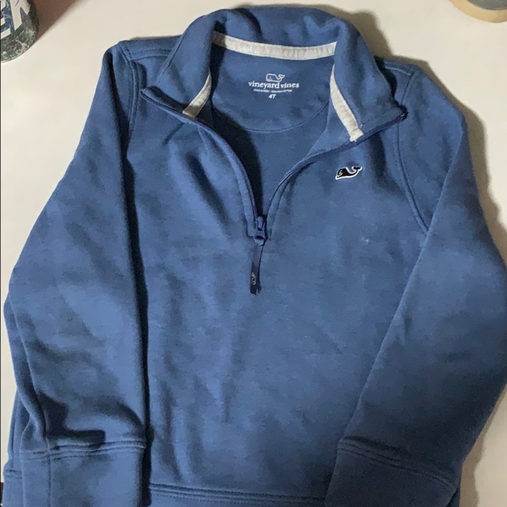 Vineyard vines pullover sweater.
